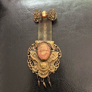 Kari Fifth Avenue brass vintage Cameo brooch